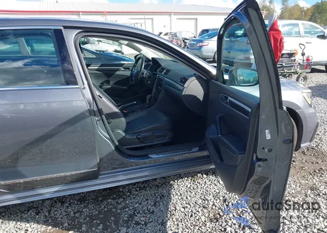 2017 Volkswagen Passat 1.8T R-Line z USA, uszkodzony, nr VIN 1VWDT7A38HC059590